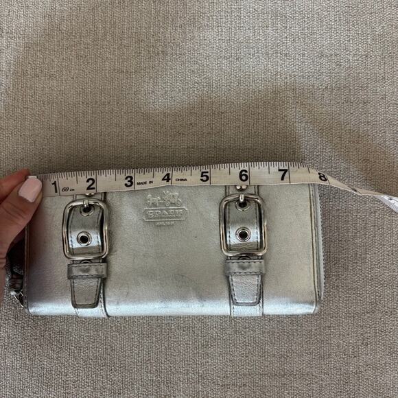 Vintage Coach Wallet Silver Soho Zoe Metallic Zip Around - Picture 6 of 7